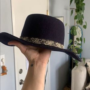 Deep purple/black brim hat💋